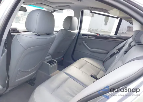 2003 BMW 330Xi z USA, uszkodzony, nr VIN WBAEW53433PN31735